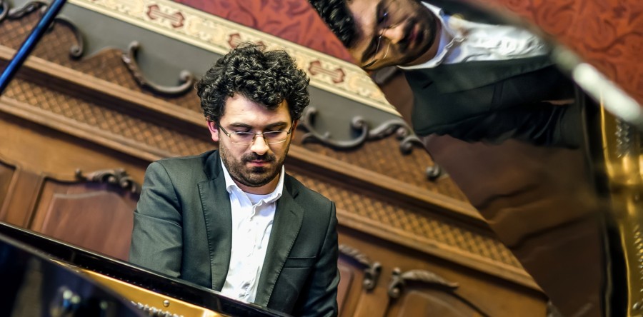 Romanian pianist Teo Milea, number 1 on SoloPiano.com Radio US